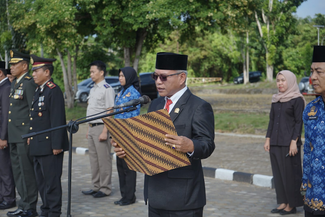 Ketua DPRD Muaro Jambi Aidi Hatta Baca Teks Panca Sila Pada Peringatan Hari Pahlawan 2024